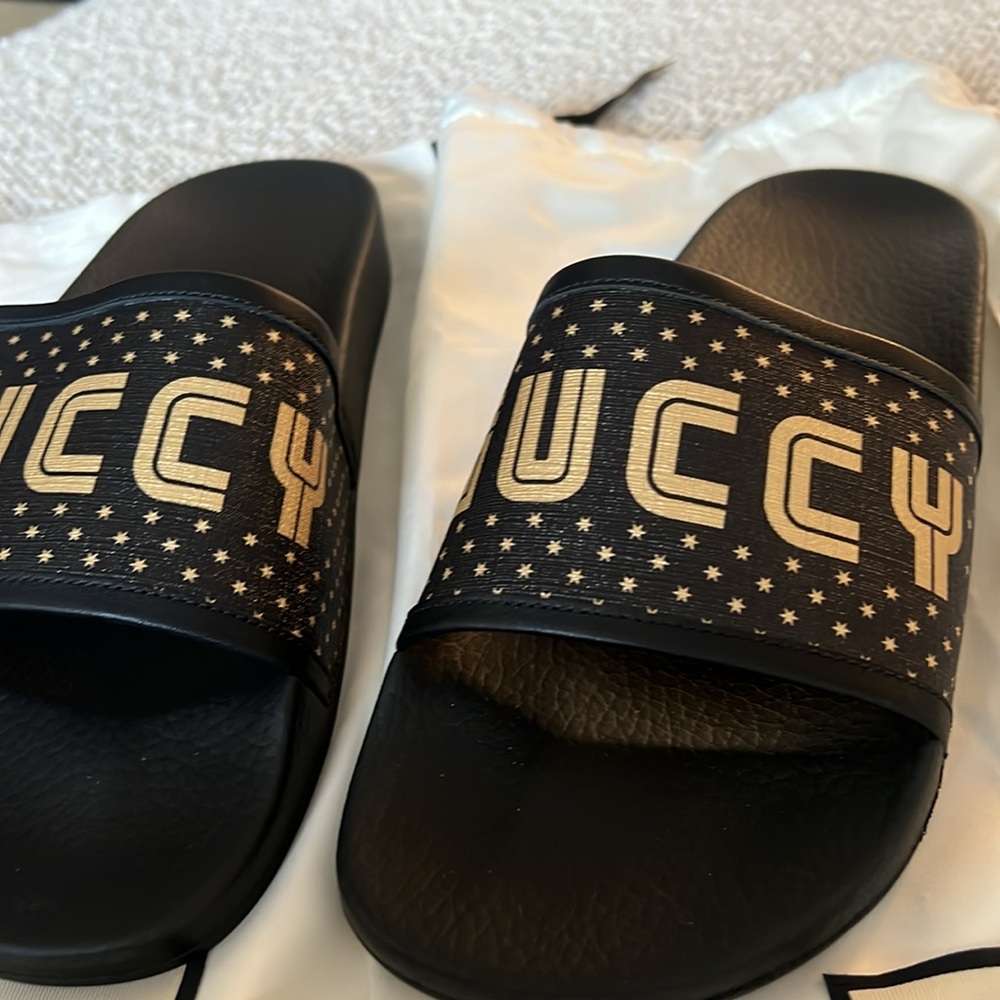 Gucci Slides Sandals Guccy 
Gucci Resort 2018 Collection 
New and never worn - Picture 3 of 11